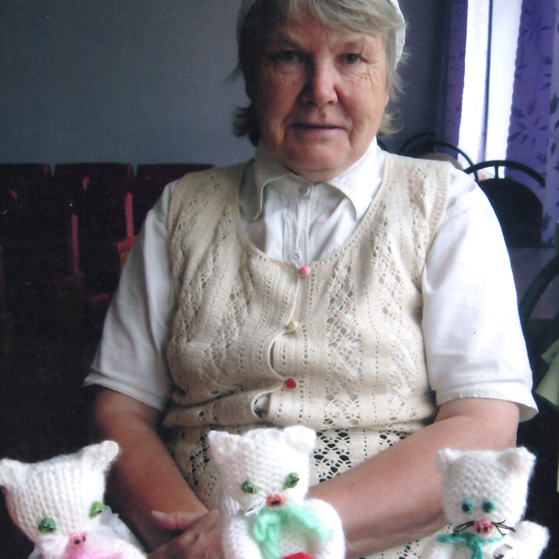 Уже 30 лет вязальная машинка "Ивушка" используется для детского творчества