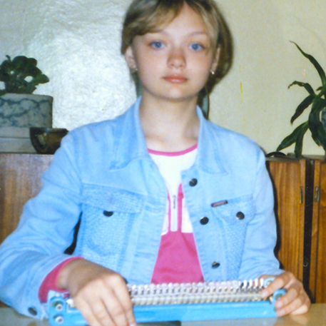 Уже 30 лет вязальная машинка "Ивушка" используется для детского творчества