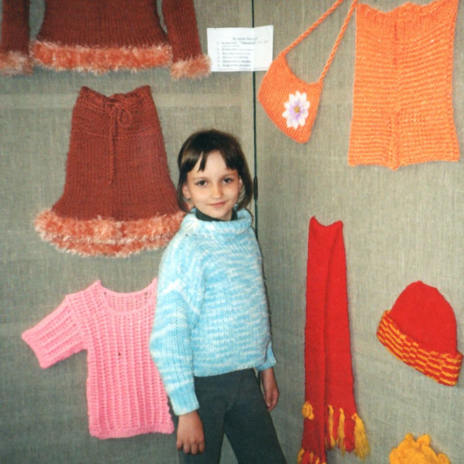 Уже 30 лет вязальная машинка "Ивушка" используется для детского творчества